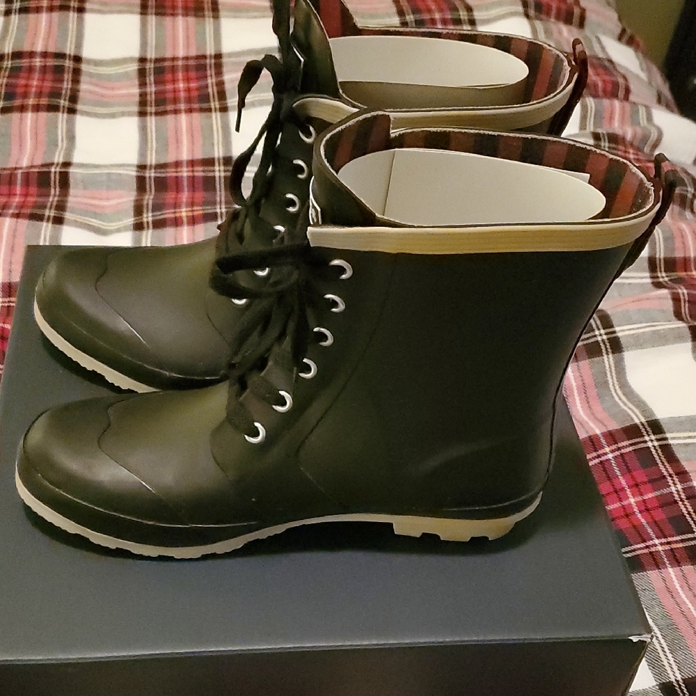 Tommy Hilfiger Black and Tan Winter Boots
